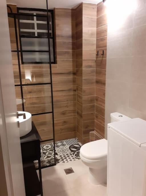 Μοντέρνο Διαμέρισμα - Stylish Appartment Loutraki Exteriör bild